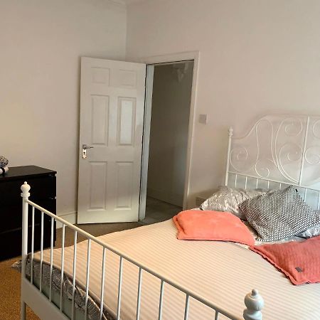 Beautiful Home, 3 Bedroom House Near Alton Towers, Wedgwood Museum, Universities ニューカッスル・アンダー・ライム エクステリア 写真