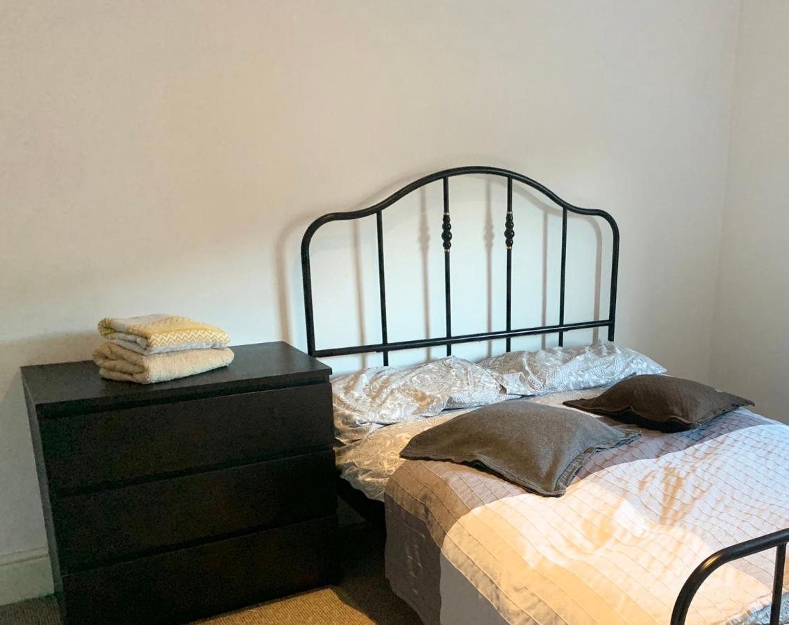 Beautiful Home, 3 Bedroom House Near Alton Towers, Wedgwood Museum, Universities ニューカッスル・アンダー・ライム エクステリア 写真