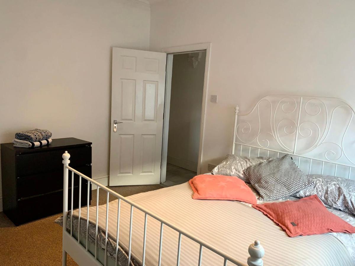 Beautiful Home, 3 Bedroom House Near Alton Towers, Wedgwood Museum, Universities ニューカッスル・アンダー・ライム エクステリア 写真